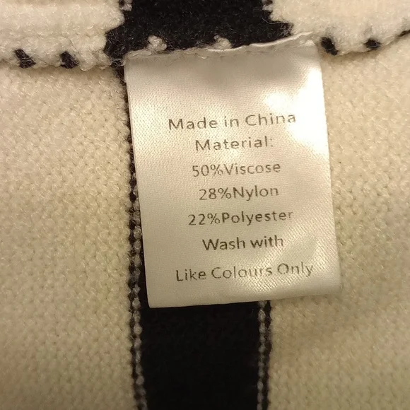 Super Soft Oversized Split Hem Turtleneck Sweater - Size: Large - Picture 10 of 10